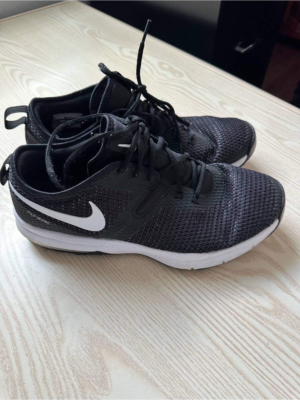 Nike Men's Black and White Mesh Athletic Running Shoes